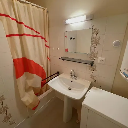 2 Spacieux Avec Parking Prive, Pour 6 Personnes Face A La - Fr-1-323-333 Apartment