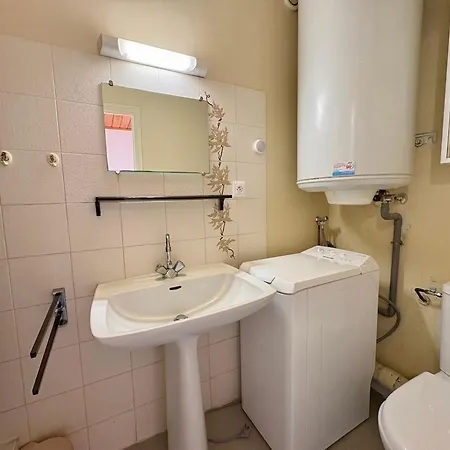 아파트 2 Spacieux Avec Parking Prive, Pour 6 Personnes Face A La - Fr-1-323-333